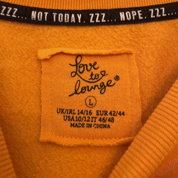 “I’m Weekending” funny detailed crewneck - Picture 4 of 4